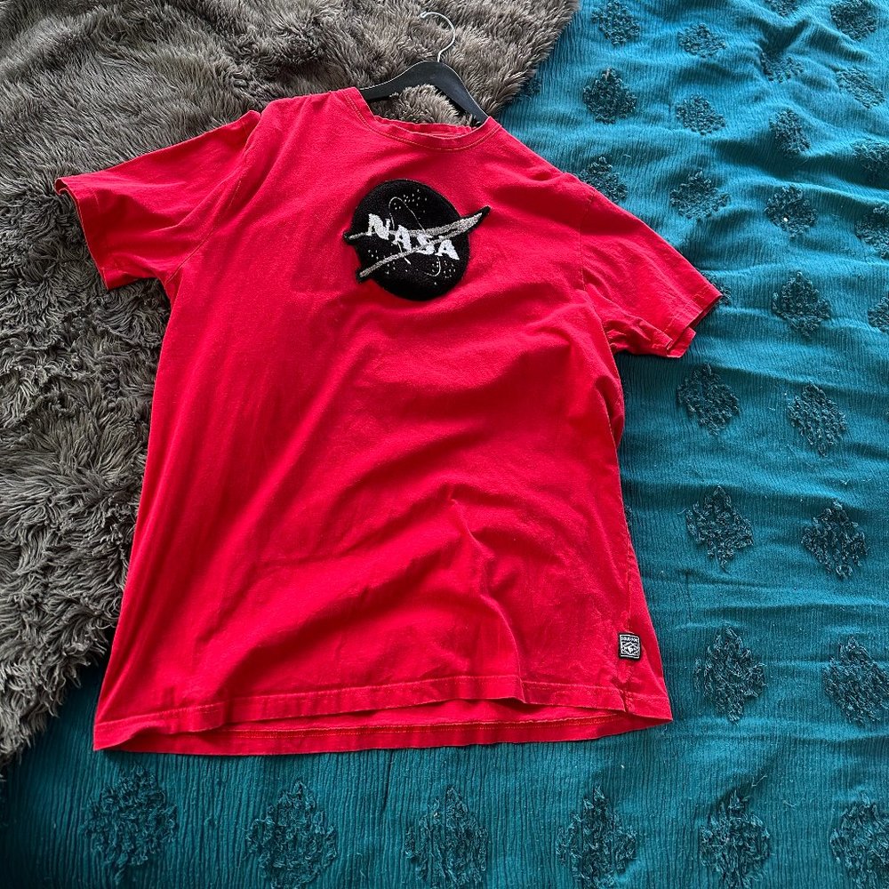 South Pole Men's XXL Nasa felt patch on t-shirt